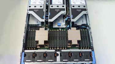 סקירת שרת Dell EMC PowerEdge R750 | מומחי ה-Server שרתים